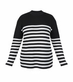 نمای نزدیک از بافت باکیفیت زنانه مدل راه راه به رنگ مشکی