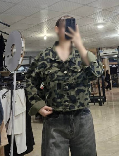 کت جین زنانه ارتشی وارداتی با طراحی مدرن و کیفیت بالا مناسب استایل اسپرت