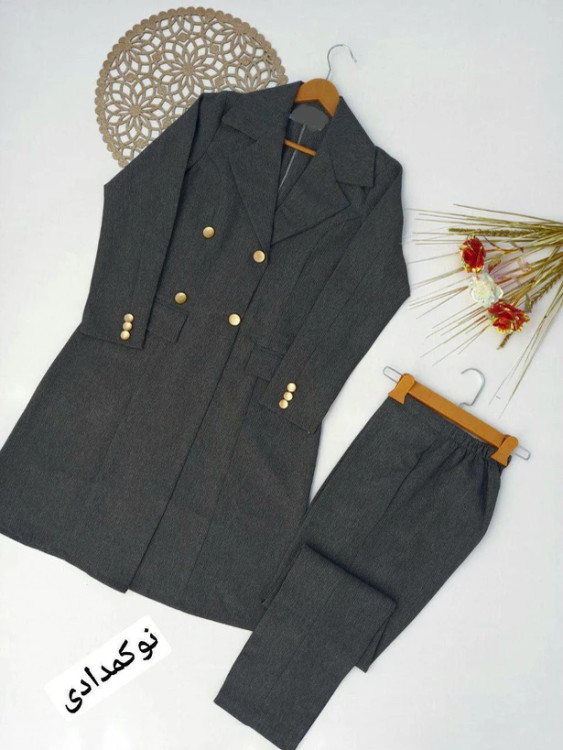مانتو شلوار اداری زنانه ۴ دکمه ساده نوک مدادی با طراحی ساده و رسمی