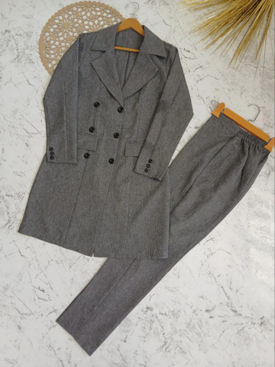 مانتو شلوار اداری زنانه ۶ دکمه ساده طوسی مناسب استفاده روزانه در محیط اداری