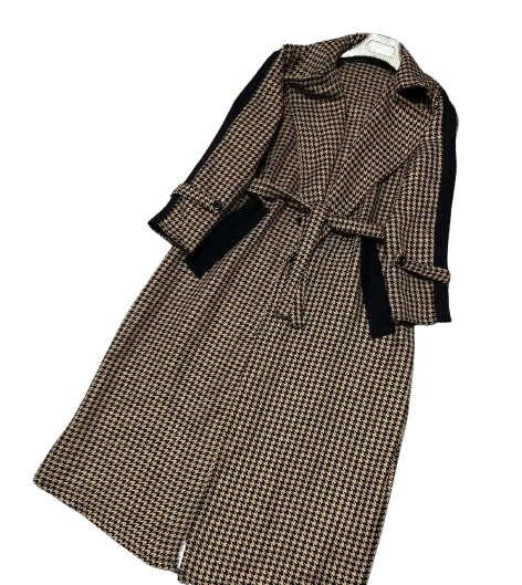 پالتو بلند زنانه مدل هلن نسکافه ای با طراحی ساده و شیک مناسب استایل روزمره