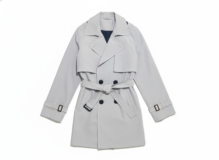 بارونی زنانه کوتاه آستردار استخوانی با طراحی مینیمال و مناسب استایل شهری