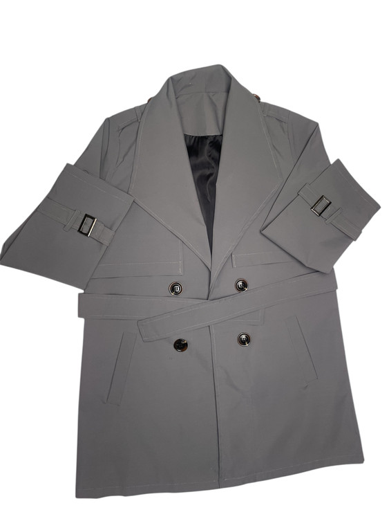 بارونی زنانه کوتاه آستردار طوسی با طراحی کلاسیک و مناسب استفاده روزمره