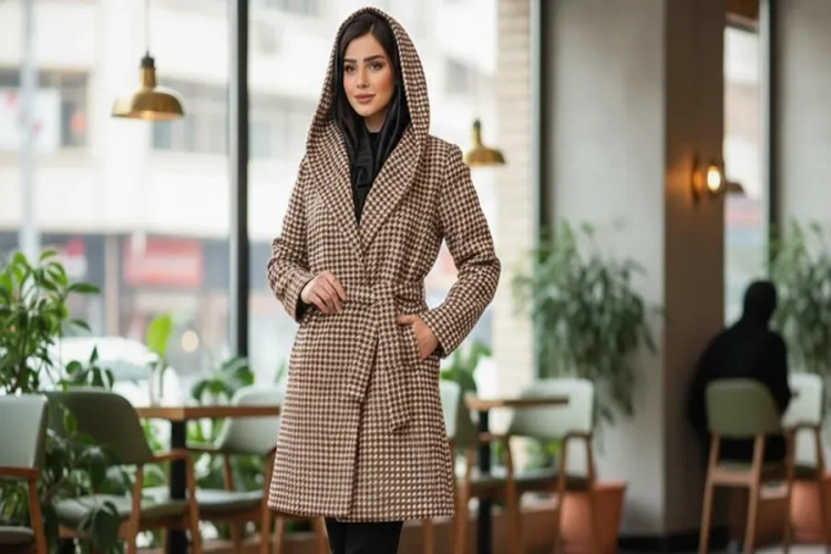 پالتو بلند زنانه پیچازی نسکافهای تیره با پارچه گرم و مناسب فصل سرد